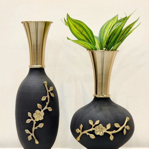 Black & Golden Antique table top vases